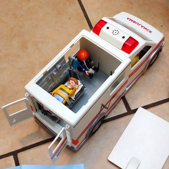 PLAYMOBIL * RESCUE AMBULANCE * NEARLY COMPLETE * SIRENS * LIGHTS 🚑 - Picture 10 of 14